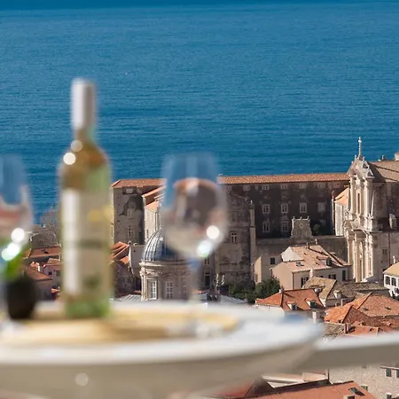 Portolan's Amazing Old Town & Sea View Apartment *