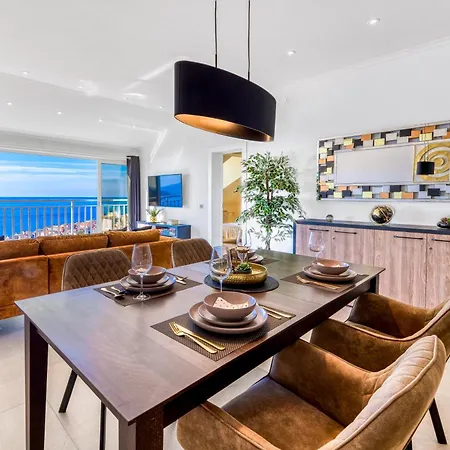 Portolan's Amazing Old Town & Sea View Apartment *