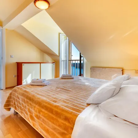 Apartment Portolan's Amazing Old Town & Sea View